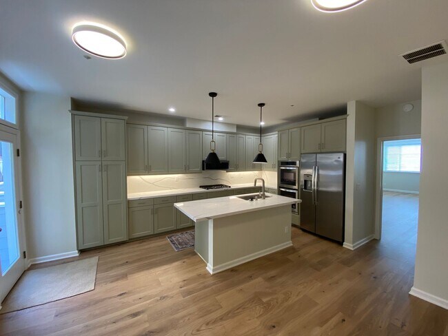 Building Photo - 3421 El Camino Real