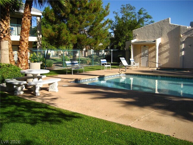 Building Photo - 2894 Lilac Ct