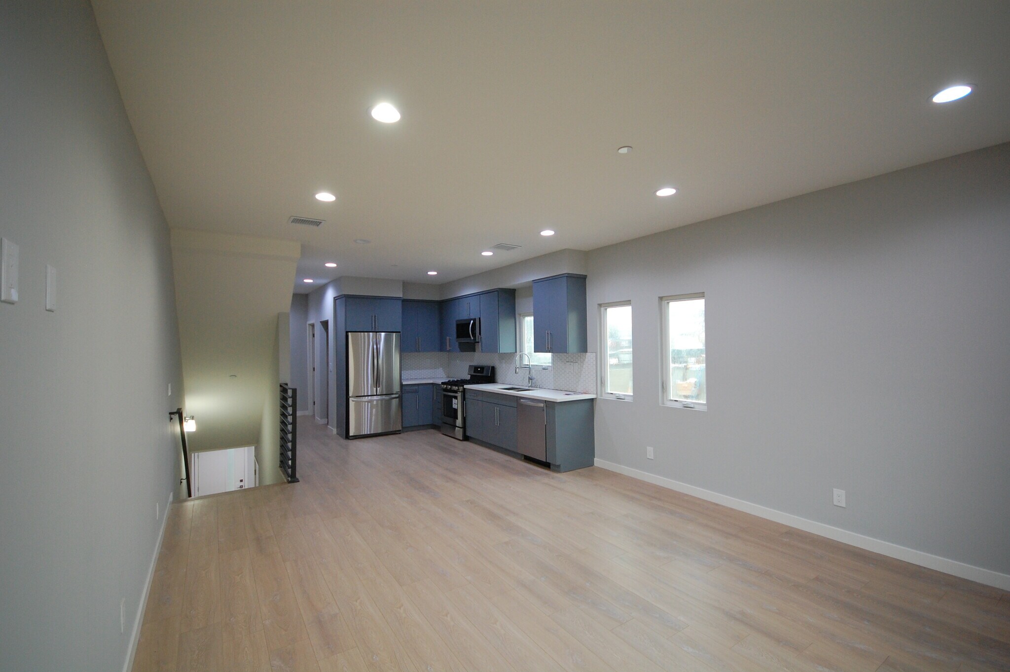 OPEN LIVING SPACE - 648 1/2 N Serrano Ave