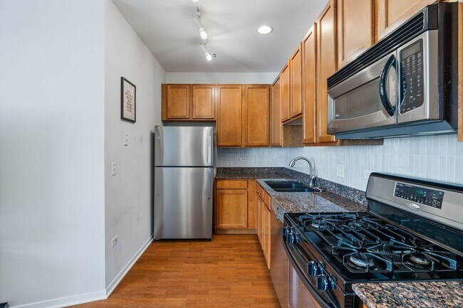 Building Photo - 2951 N Clybourn Ave