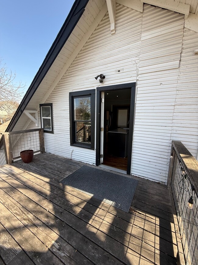 Building Photo - 1822 W 35th St