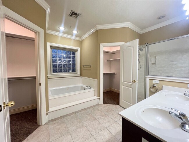Building Photo - 6517 Tall Oaks Loop S