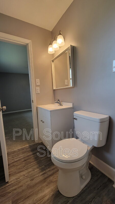 Building Photo - 104 Madison Cir