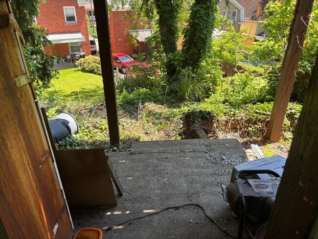 Building Photo - 2823 Clermont Ave