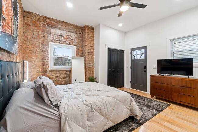 Building Photo - 6 Bed 4 bath Fully Furnished Oakland
