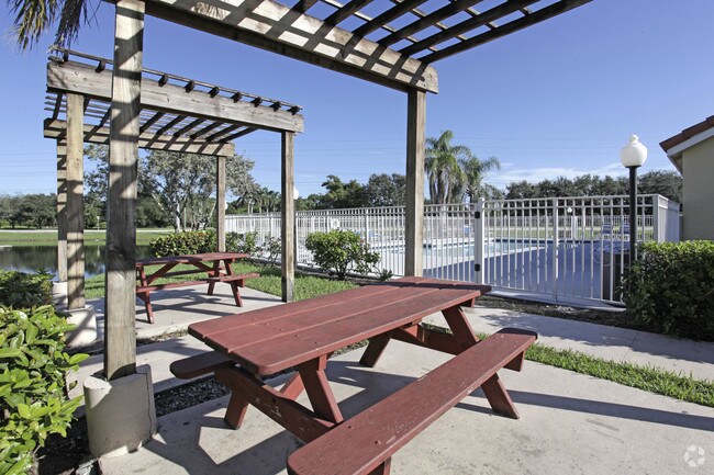 Building Photo - 437 Vista Isles Dr