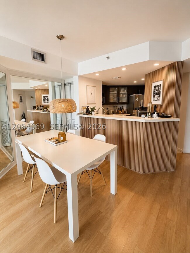 Building Photo - 5880 Collins Ave