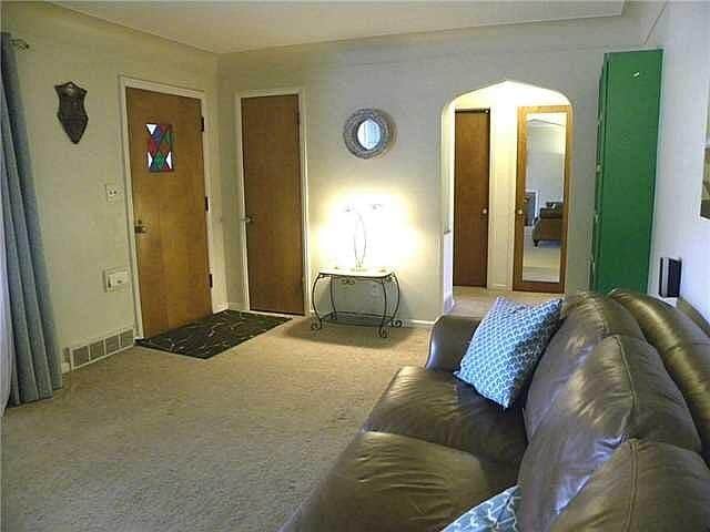 Building Photo - 2843 Castleton Ave