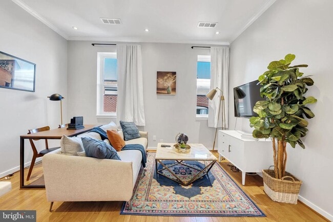 Building Photo - Sunny 1 bedroom/1 bath in Adams Morgan!