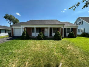Building Photo - 3 Bedroom 2 Bathroom