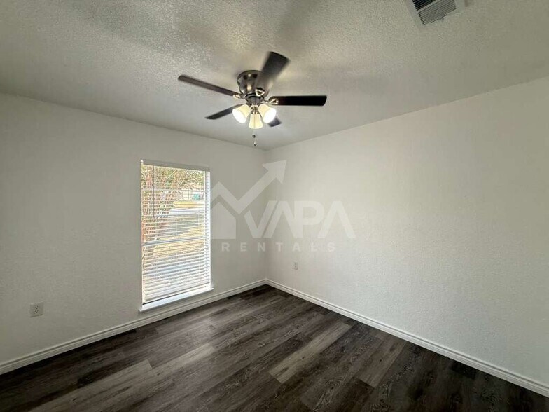 Building Photo - 6822 Raintree Forest