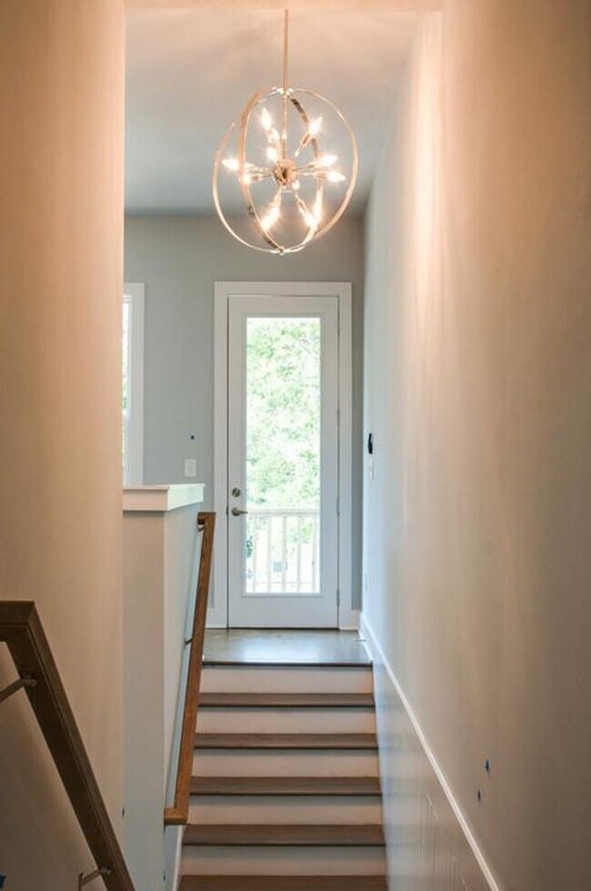 Building Photo - Stunner in the Arts District