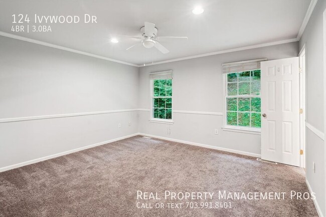 Building Photo - 124 Ivywood Dr