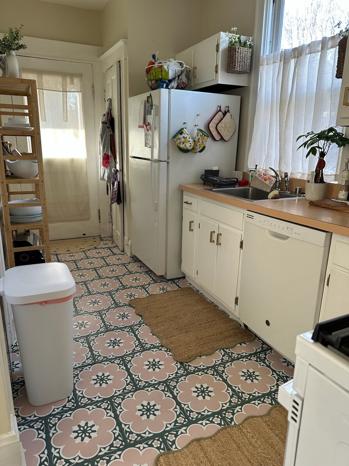 KITCHEN - 1179 Herschel Ave