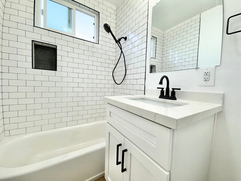 Building Photo - 340 W 87th St