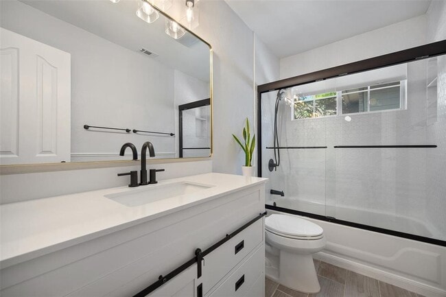 Building Photo - 6915 Gentle Oak Dr