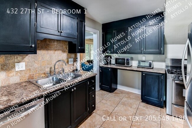 Building Photo - 432 27th St