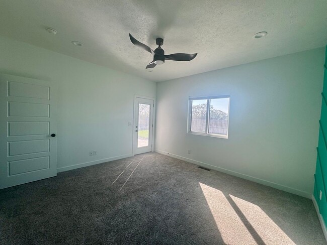 Building Photo - ** SECURITY DEPOSIT SPECIAL** 5 bedroom 3 bath in SW Lincoln