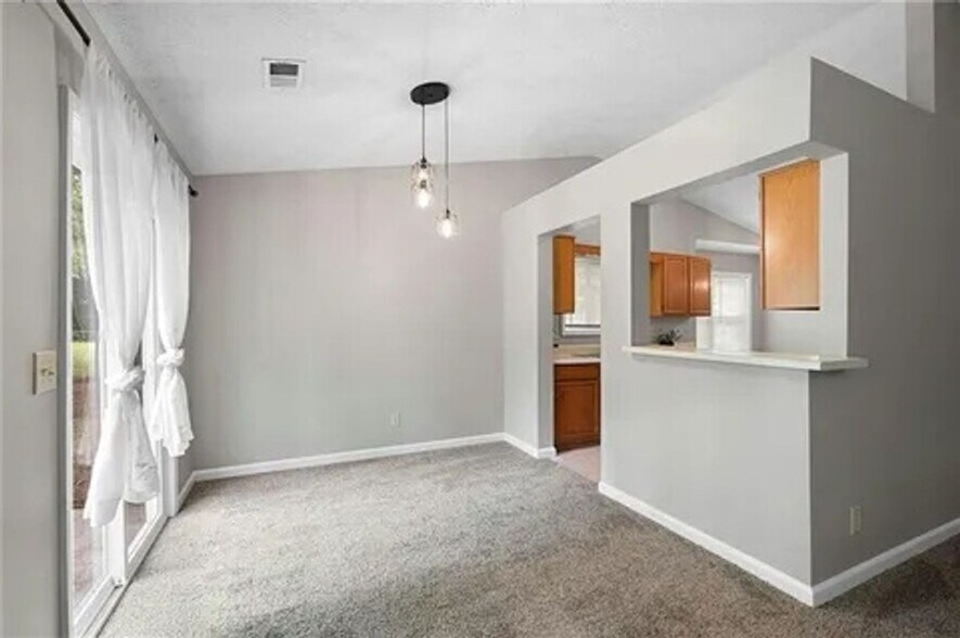 Building Photo - 933 River Rock Dr