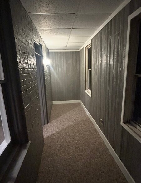 Side Room - 24 N Washington St