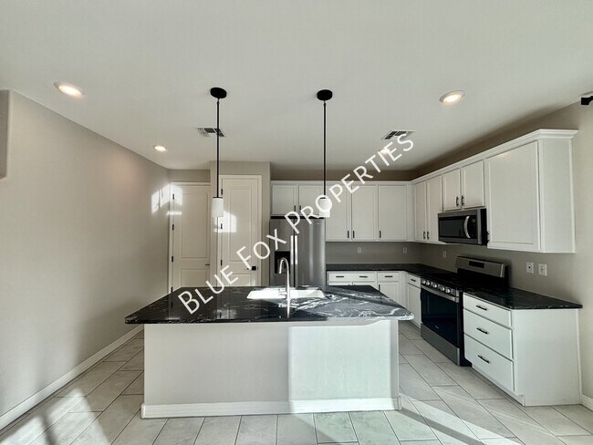 Building Photo - 1048 E Descent St