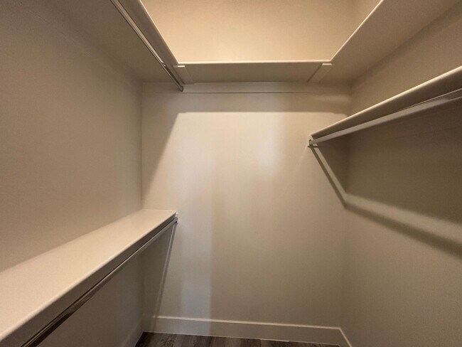 Building Photo - 4 BEDROOM SANDHOLLOW TOWNHOME FOR RENT!