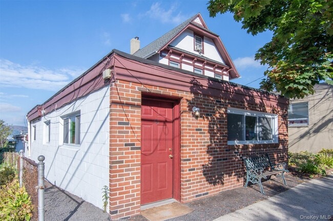 Building Photo - 15 N Buckhout St