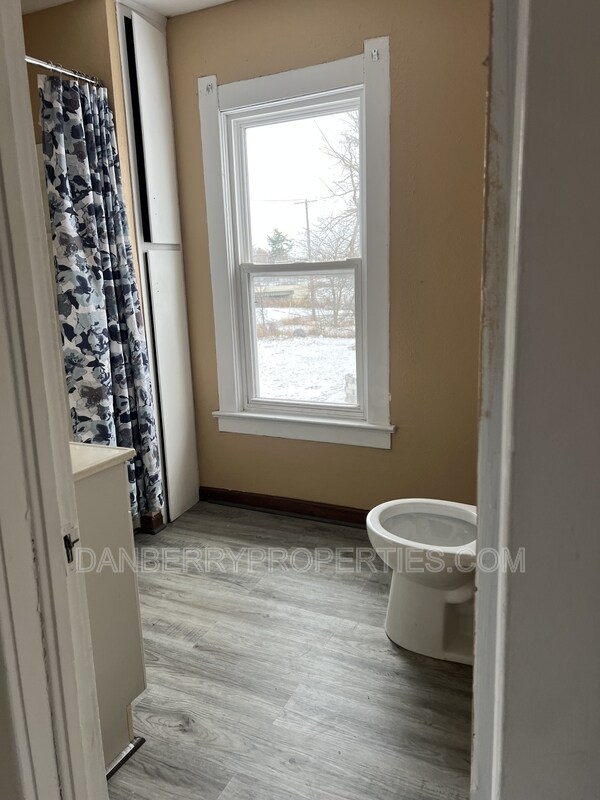 Building Photo - 2416 Lawton Ave