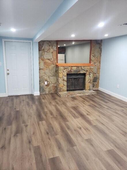 Entryway and fireplace - 6001 Cresthill Dr