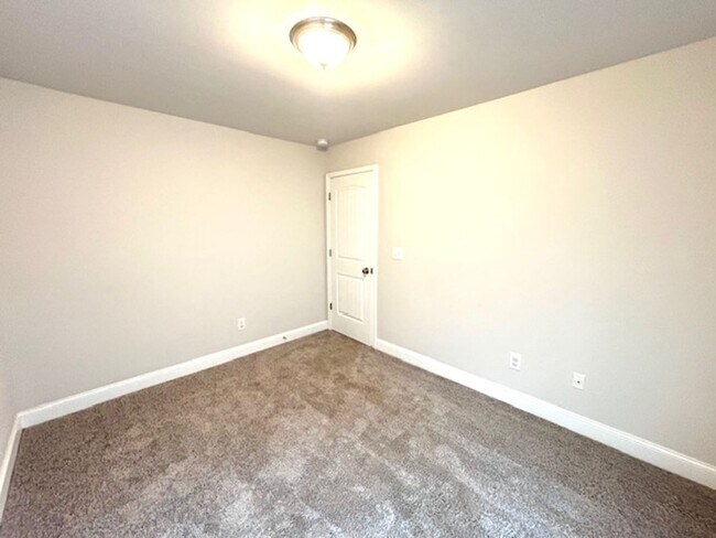 Building Photo - Beautiful 4 Bedroom 2 Bath Home! $300 OFF ...
