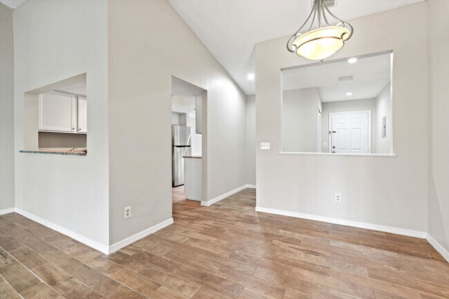 Building Photo - Beautiful Condo