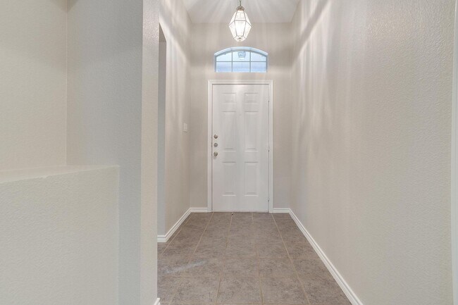 Building Photo - Great 3 Bedroom, 2 Bath, Brick Home in Gre...