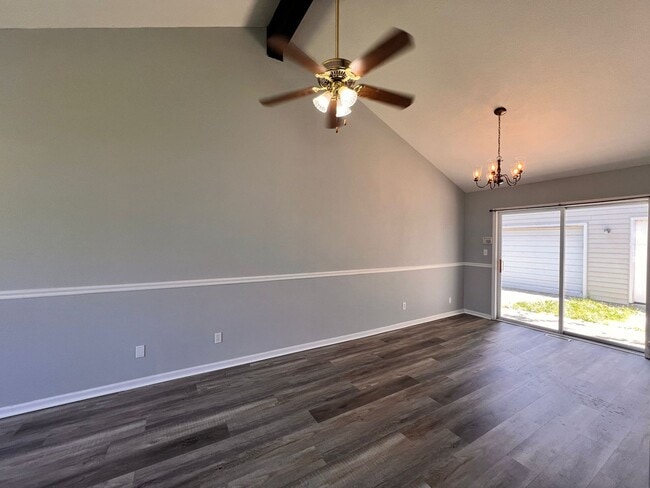 Building Photo - Move in ready!