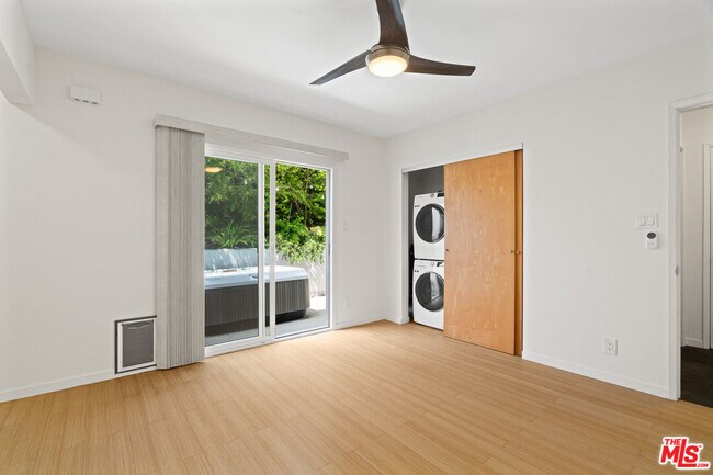 Building Photo - 631 Pier Ave
