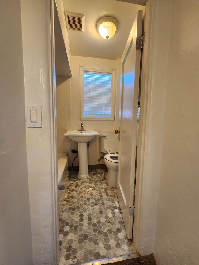 Building Photo - 4220