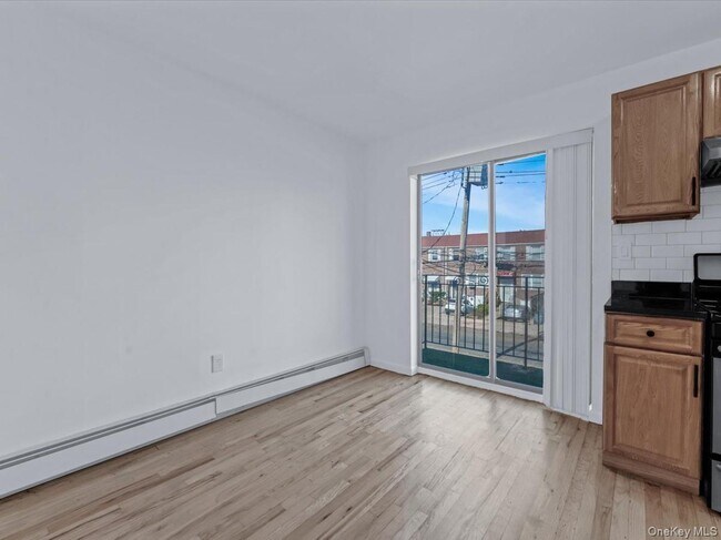 Building Photo - 214-16 40th Ave