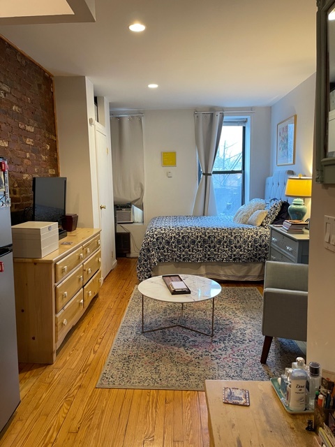 Interior Photo - 203 Chrystie Street