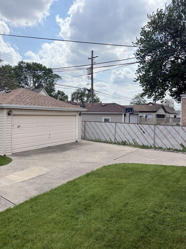 Building Photo - 3725 W 80th St