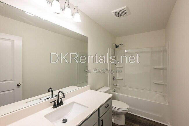 Building Photo - 126 Verona Dr NW