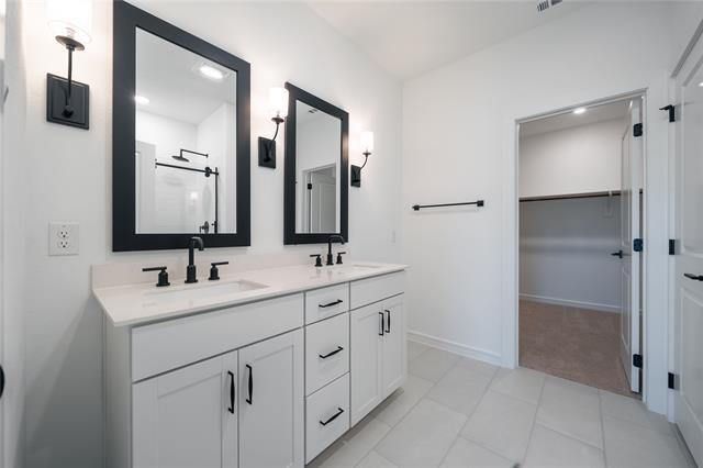 Building Photo - 2217 Maple Cir