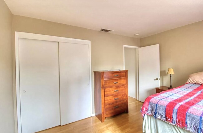 Building Photo - 9127 Newhall Dr
