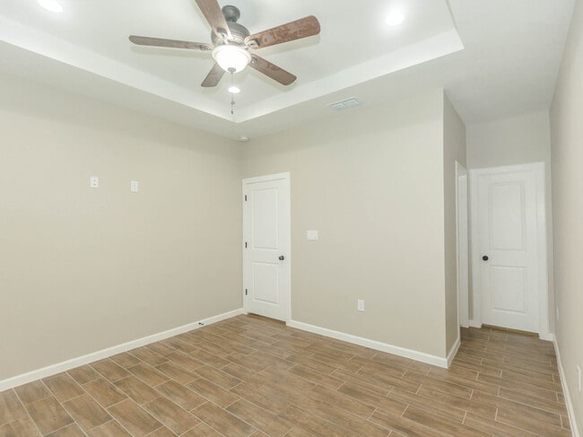 Building Photo - 477 Arboleda Ln