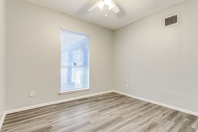 Building Photo - 13226 Chesterton Dr