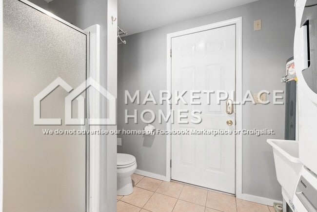 Building Photo - 615 S 225th St