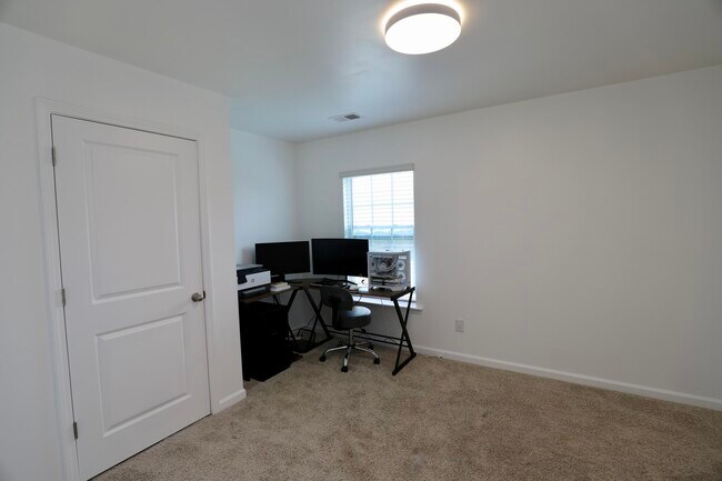 Building Photo - 2037 Elmridge Rd
