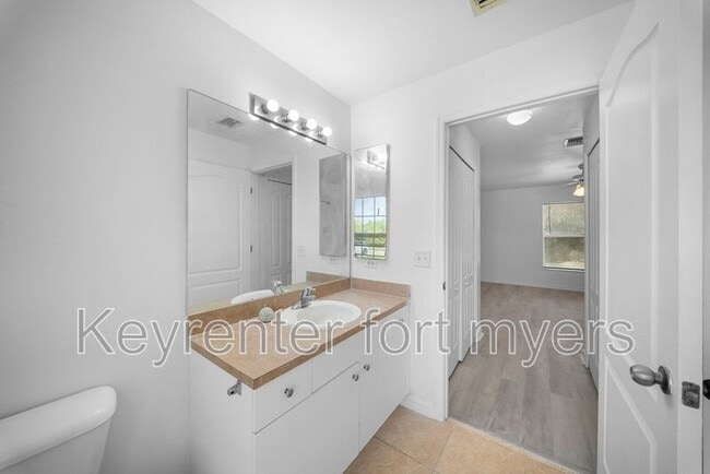 Building Photo - 3213 17th St SW