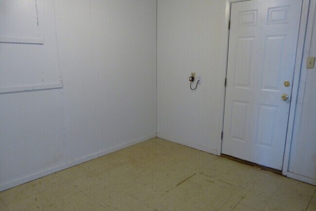 Building Photo - Cute 3 bedroom!