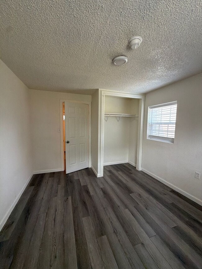 Building Photo - Freshly remodeled 3br 1ba, garage, LVP Flooring throughout.