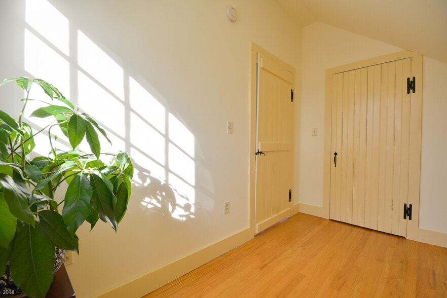 Bedroom and closet - 103 Jennie Ln