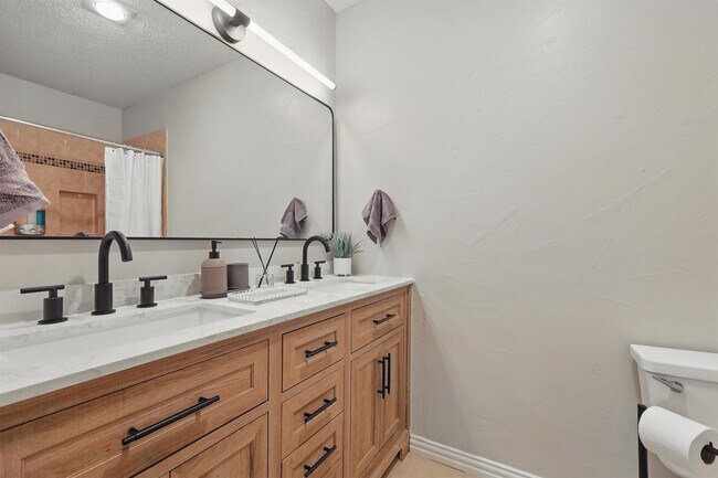 Building Photo - 5830 Jester Dr